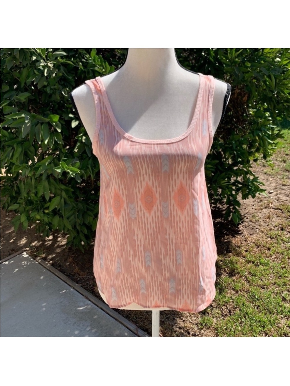 Mudd Peach & Cream Patterned Scoop Neck Tank